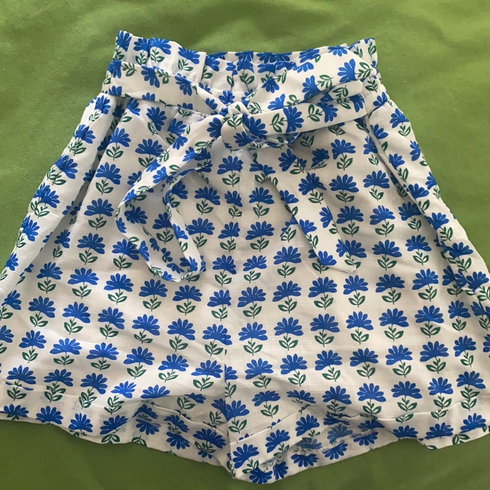 Women’s flowy, floral, high-waisted shorts
